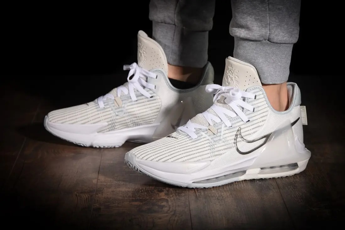 Giày Nike LeBron Witness 6 'White Metallic Pewter' CZ4052-102 — ảnh 5