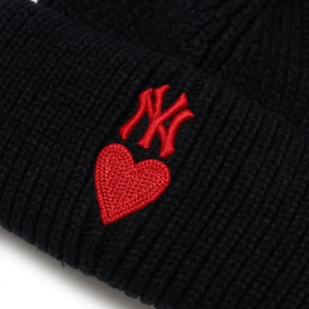 Mũ MLB Heart Beanie New York Yankees 3ABNM0916-50BKS — ảnh 4