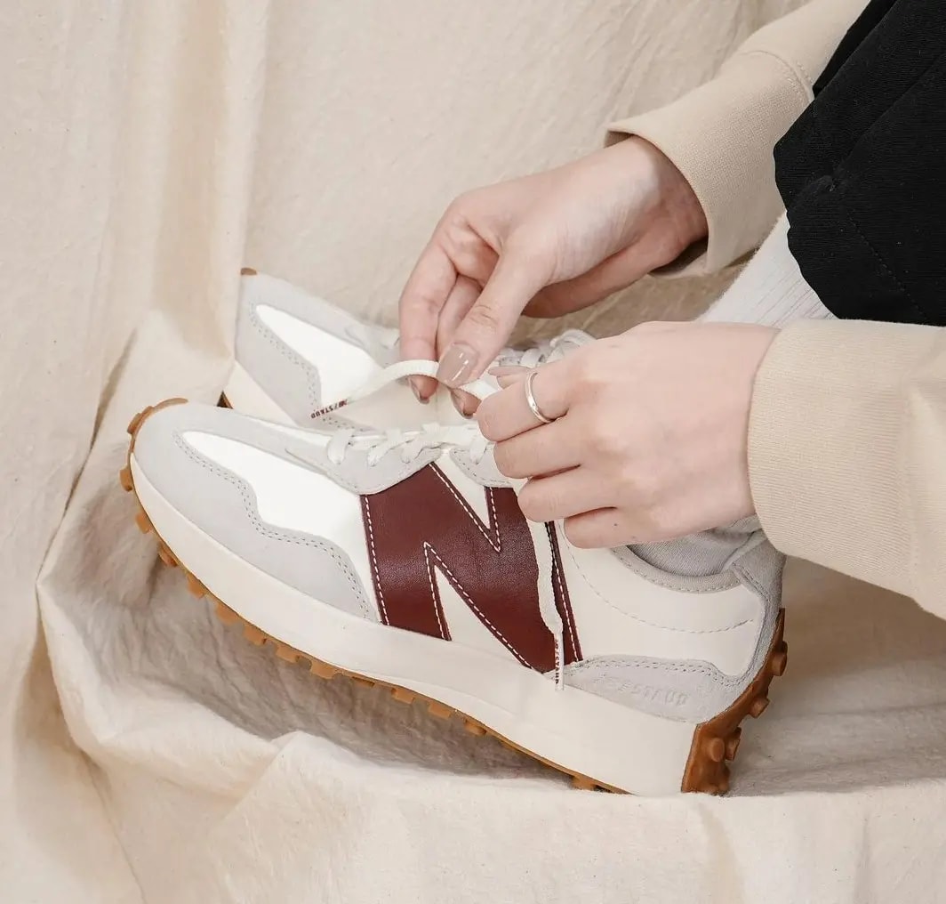 Giày New Balance STAUD x Wmns 327 'Grey Burgundy' WS327SG — ảnh 3
