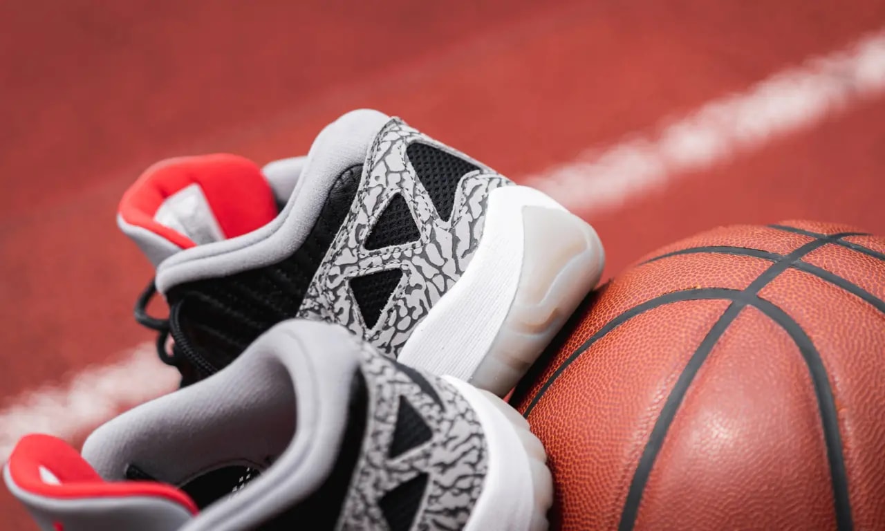 Giày Nike Air Jordan 11 Low Retro IE 'Black Cement' 919712-006 — ảnh 4