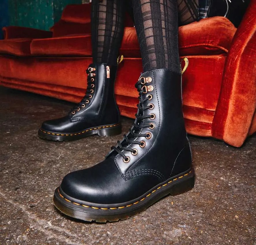 Giày Dr.Martens 1490 Rose Gold Hardware Leather 'Black' 26871001 — ảnh 2