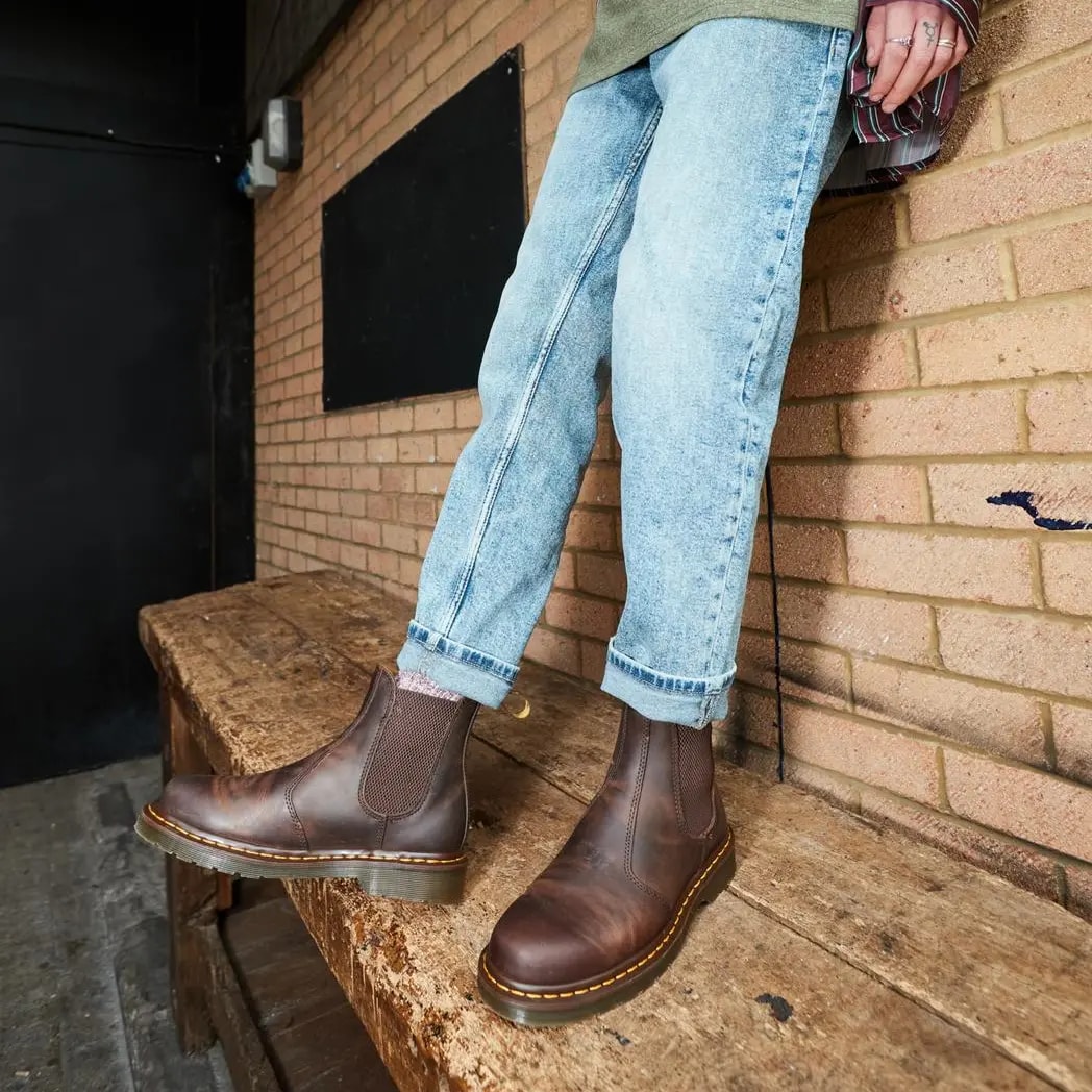 Giày Dr Martens 2976 Yellow Stitch Crazy Horse Leather Chelsea Boots 27486201 — ảnh 2