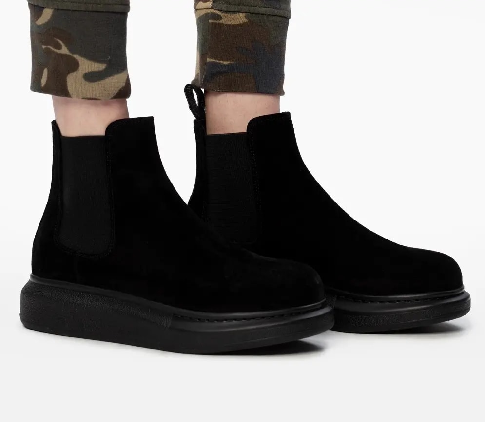 Giày Alexander McQueen Hybrid Chelsea Boot In Black Suede 586398-WHXK6-1000 — ảnh 3