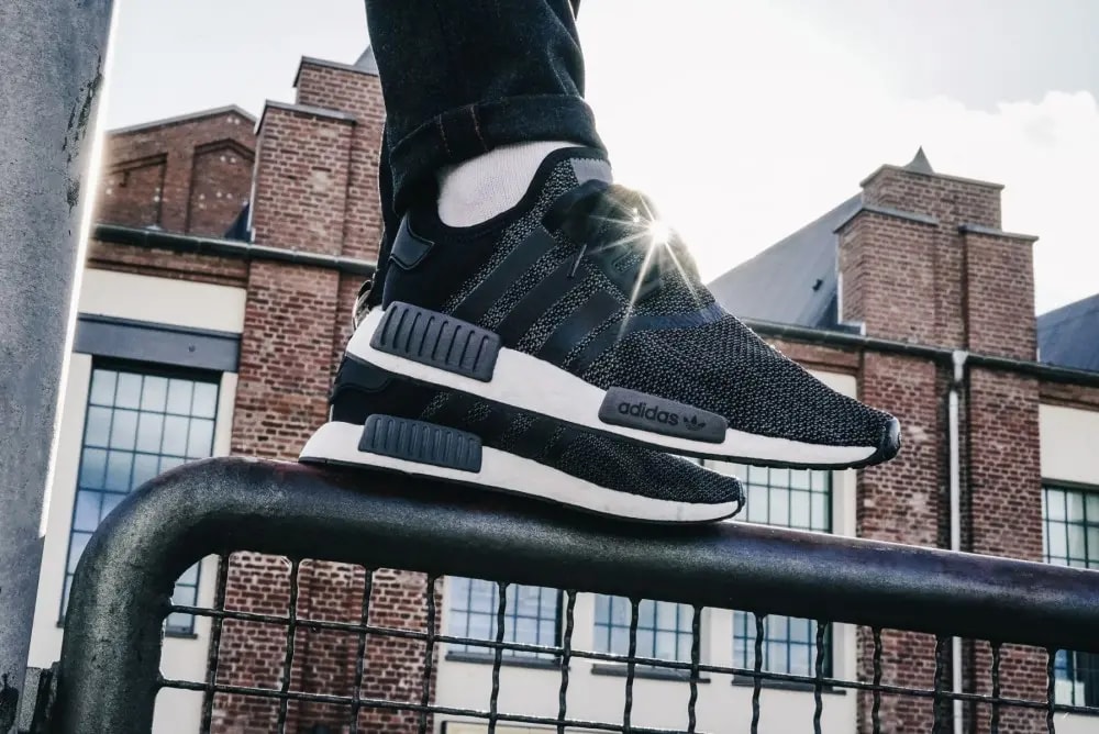 Giày Adidas NMD_R1 "Carbon" B79758 — ảnh 4