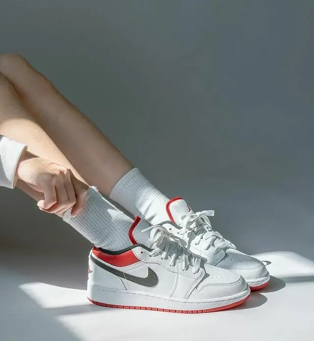 Giày Nike Air Jordan 1 Low GS 'White Gym Red' 553560-118 — ảnh 3