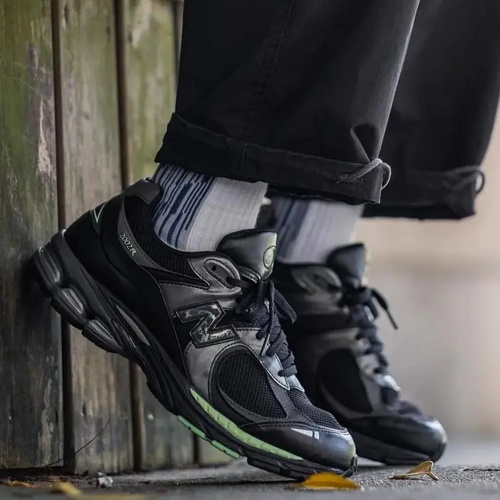 Giày New Balance 2002R 'Black Green' M2002RLD — ảnh 2