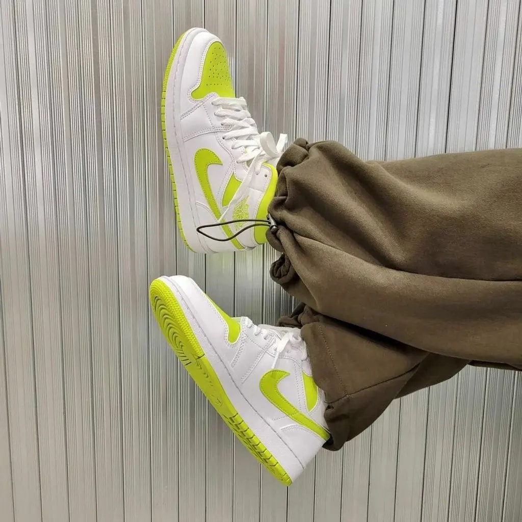 Giày Nike Wmns Air Jordan 1 Mid 'White Lime' BQ6472-131 — ảnh 3