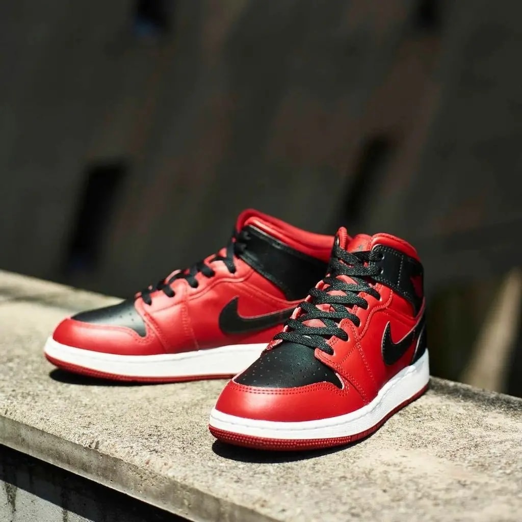 Giày Nike Air Jordan 1 Mid 'Reverse Bred' 554724-660 — ảnh 5