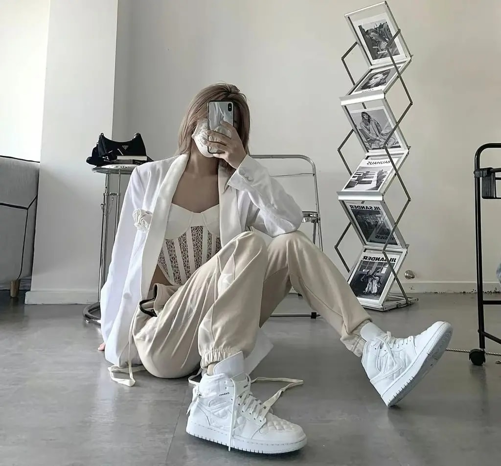Giày Nike Wmns Air Jordan 1 Mid SE 'White Quilted' DB6078-100 — ảnh 3