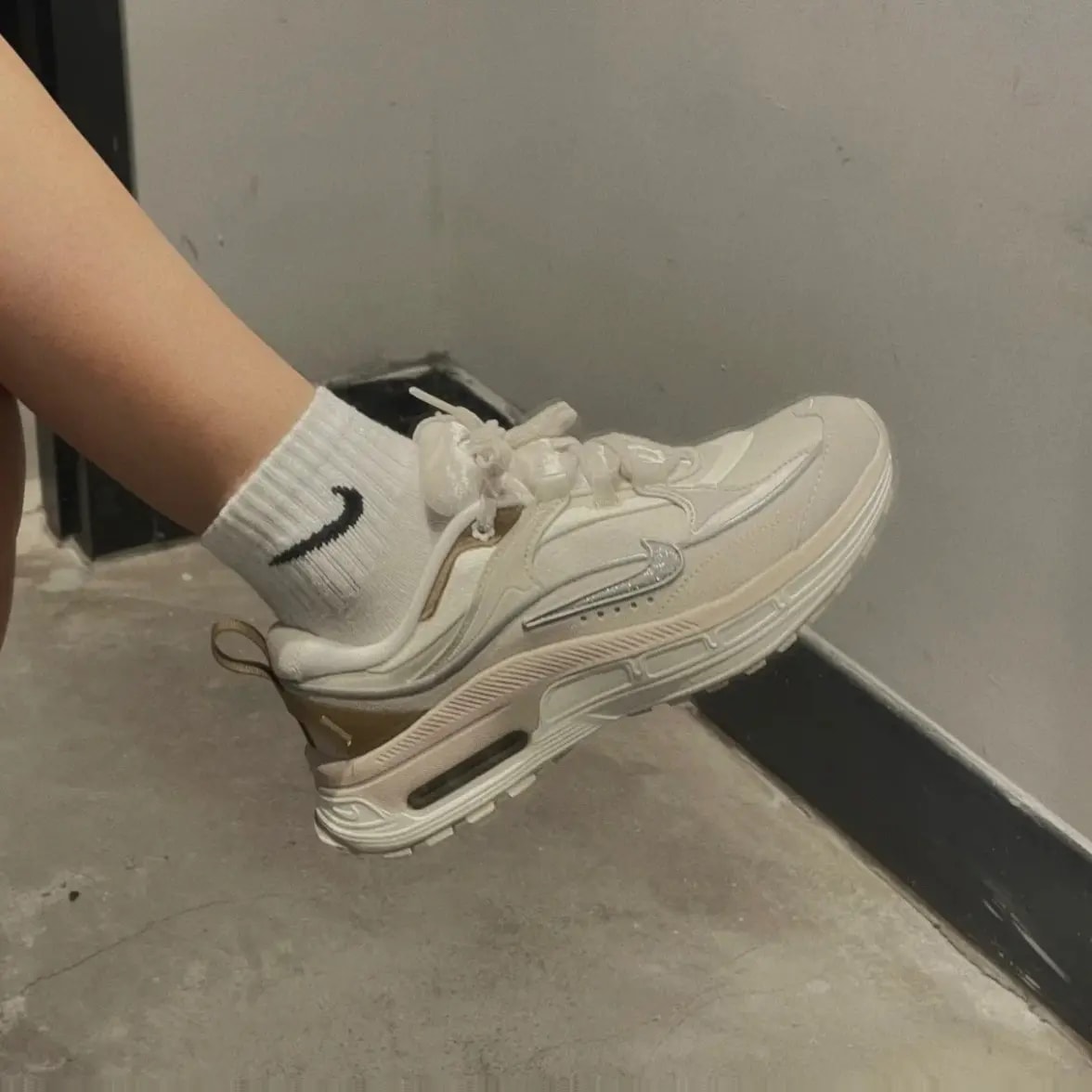Giày Nike Air Max Bliss 'Bling' FB1860-101 — ảnh 2