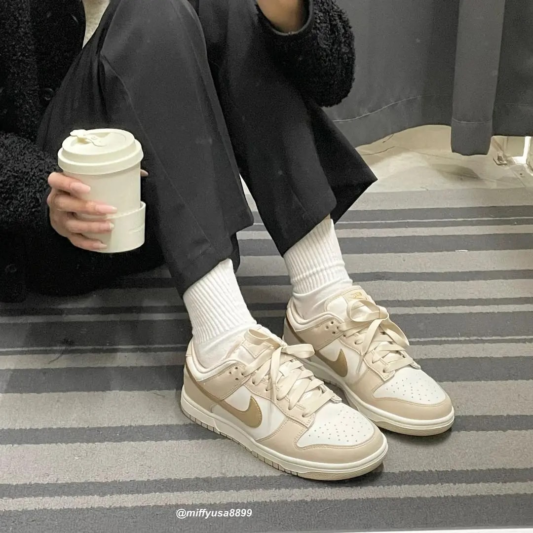 Giày Nike Wmns Dunk Low 'Gold Swoosh' DX5930-001 — ảnh 4