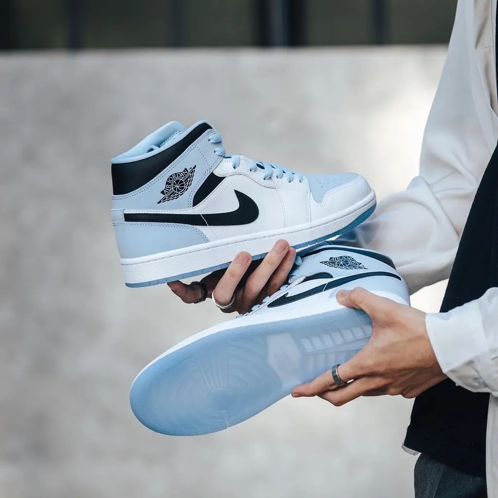 Giày Nike Air Jordan 1 Mid SE GS 'White Ice Blue' DV1337-104 — ảnh 5