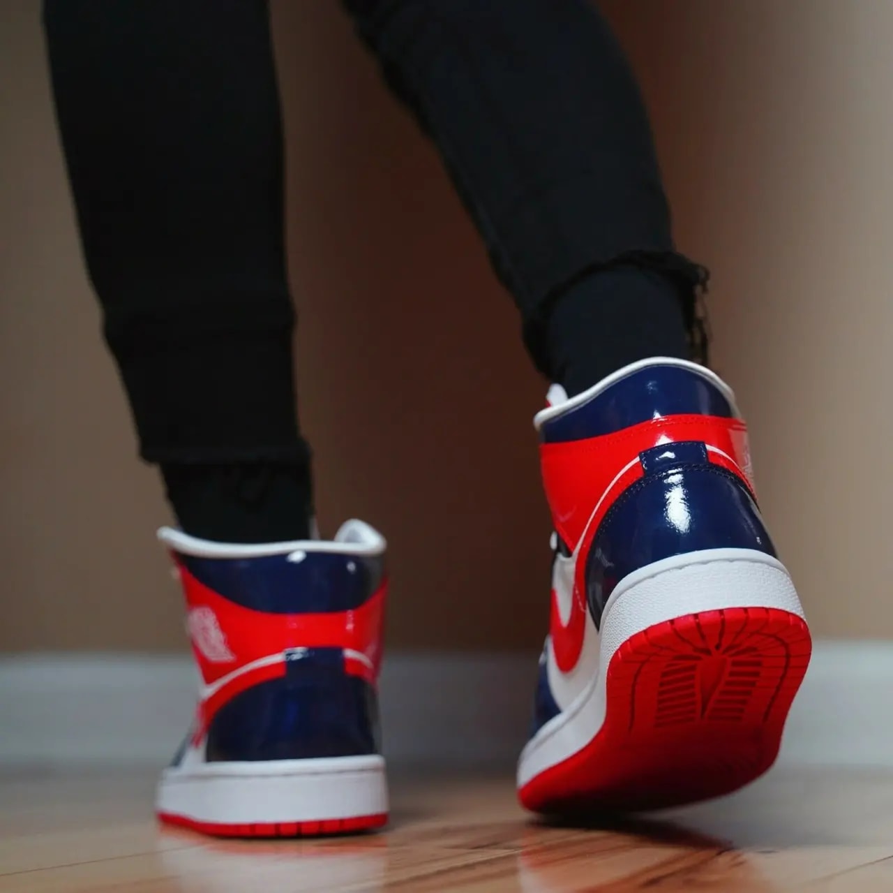 Giày Nike Wmns Air Jordan 1 Mid 'Champ Colors' DJ5984-400 — ảnh 4