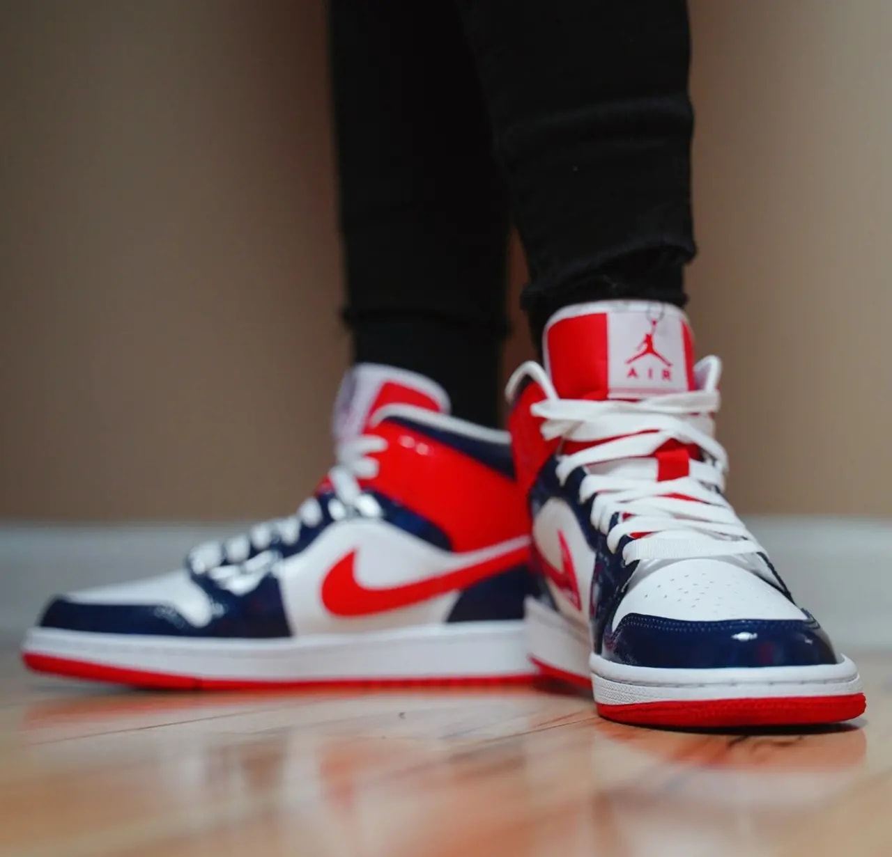 Giày Nike Wmns Air Jordan 1 Mid 'Champ Colors' DJ5984-400 — ảnh 2