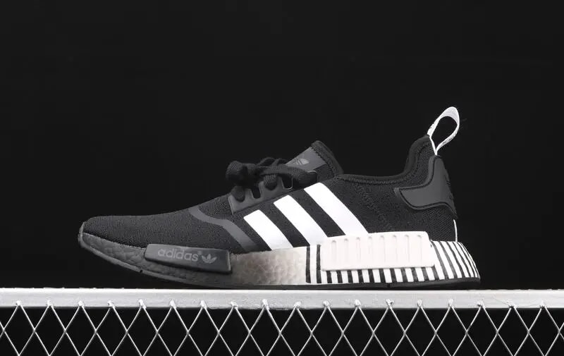 Giày Adidas NMD R1 'Glitch Black White' FV3649 — ảnh 2