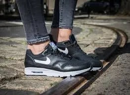 Giày Nike Air Max 1 Ultra Essentials Wmns 'Black' 704993-007 — ảnh 2