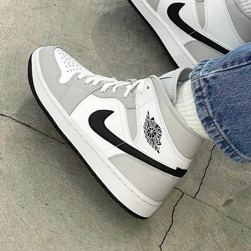 Giày Nike Wmns Air Jordan 1 Mid 'Light Smoke Grey' BQ6472-015 — ảnh 2