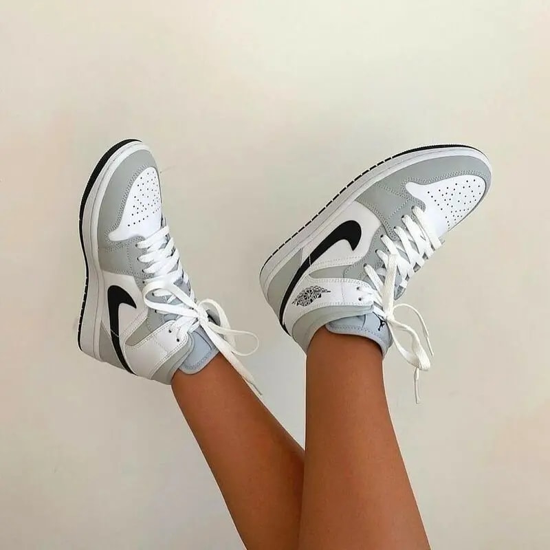 Giày Nike Wmns Air Jordan 1 Mid 'Light Smoke Grey' BQ6472-015 — ảnh 3