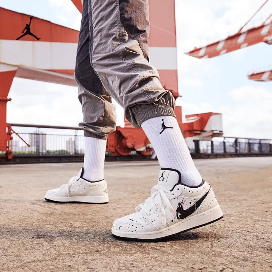 Giày Nike Air Jordan 1 Low SE GS 'Paint Splatter' DH3295-100 — ảnh 2