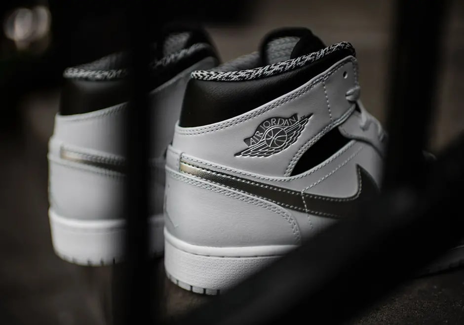 Giày Nike Air Jordan 1 Mid 'Wolf Grey Pure Platinum' 554724-032 — ảnh 5