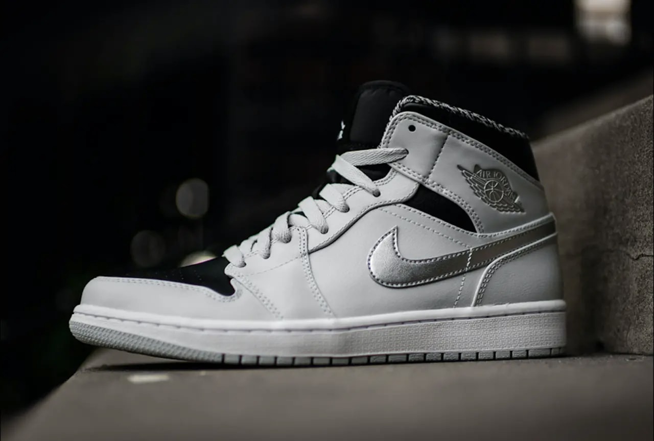 Giày Nike Air Jordan 1 Mid 'Wolf Grey Pure Platinum' 554724-032 — ảnh 2