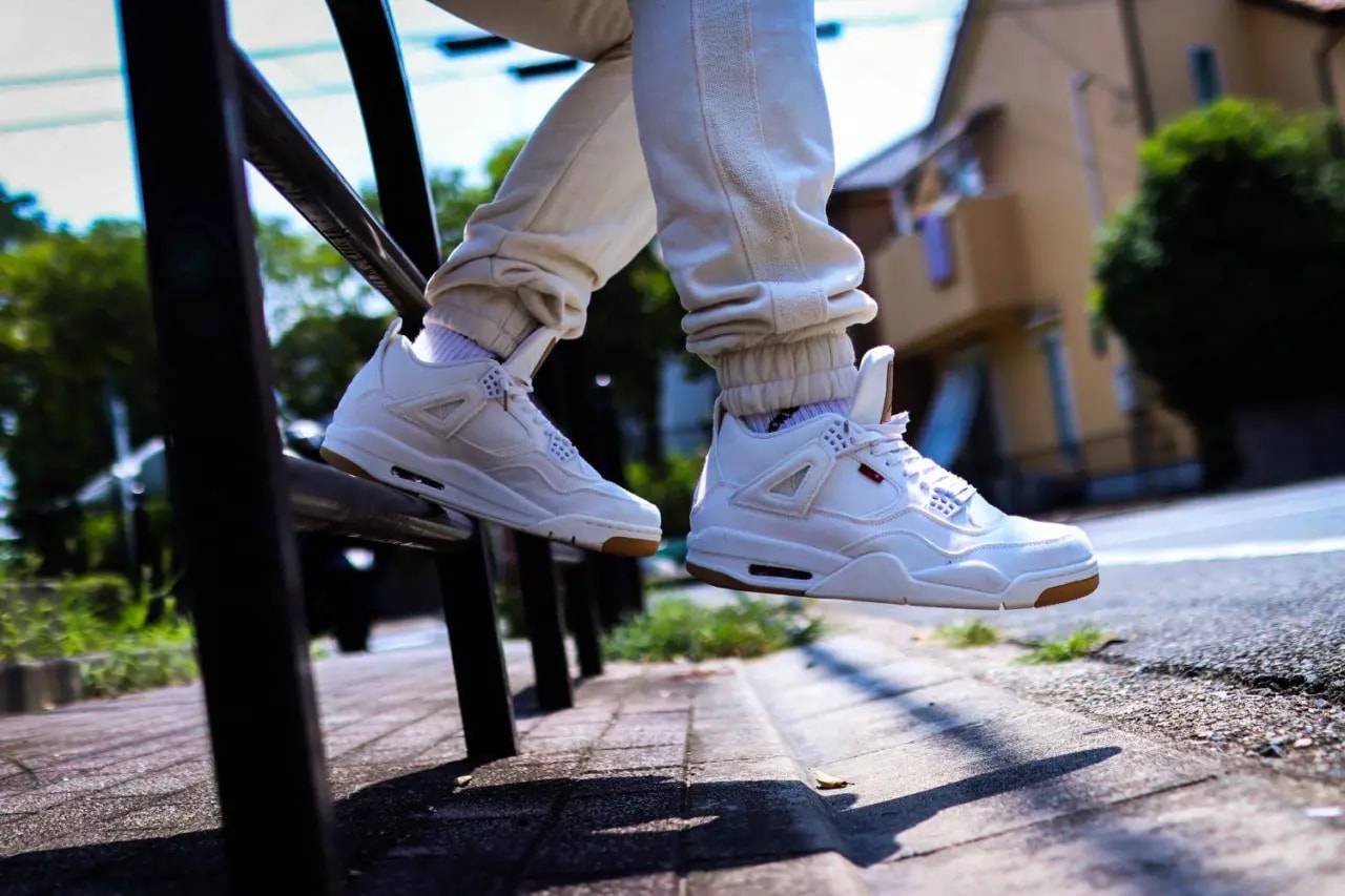 Giày Nike Air Jordan Levi's x Air Jordan 4 Retro 'White Denim' AO2571-100 — ảnh 2