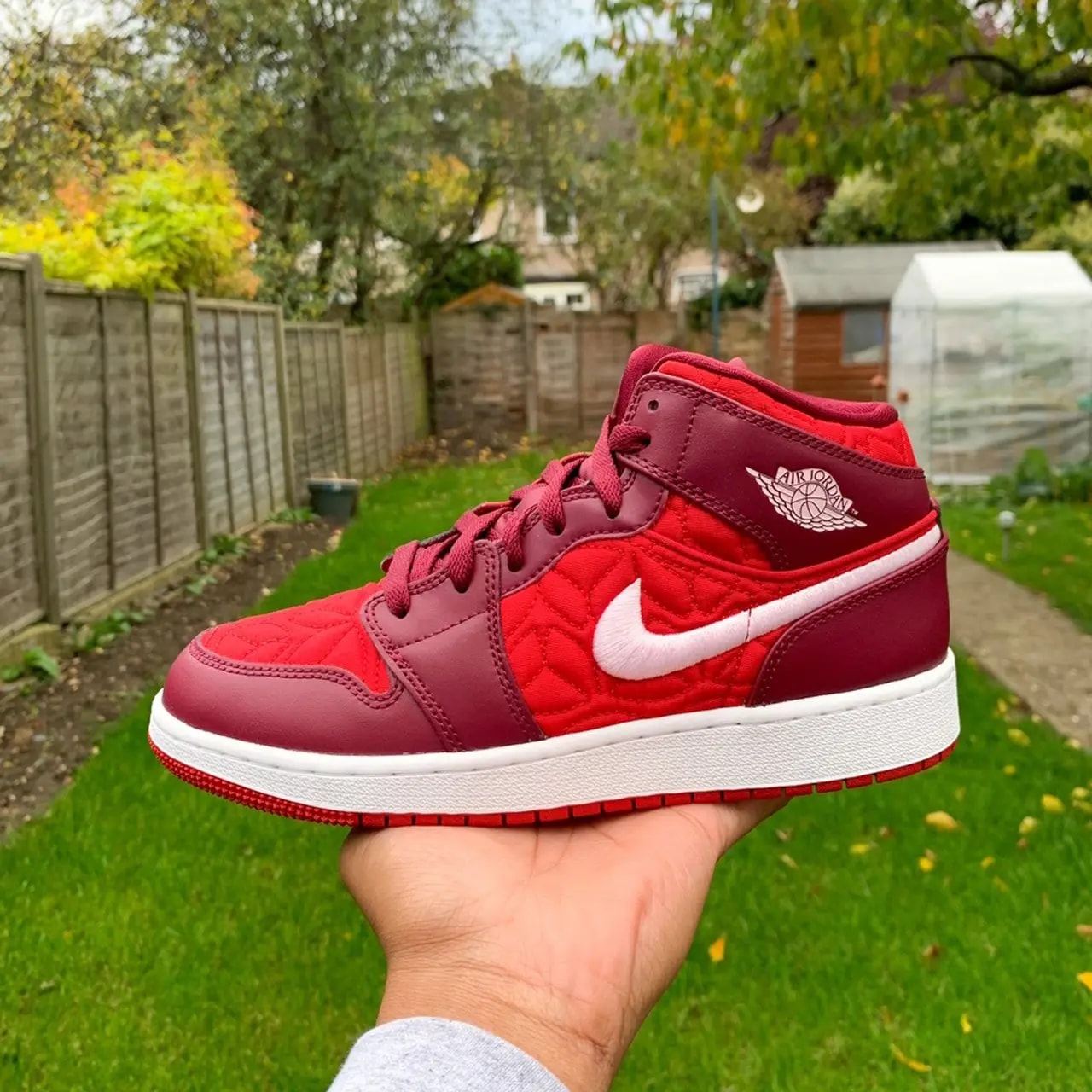 Giày Nike Air Jordan 1 Mid SE GS 'Red Quilted' AV5174-600 — ảnh 4