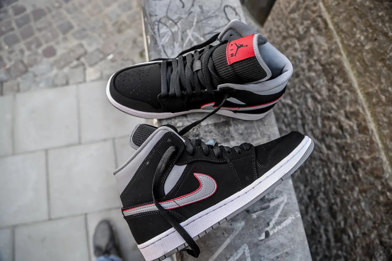 Giày Nike Air Jordan 1 Mid GS 'Black Particle Grey' 554725-060 — ảnh 5