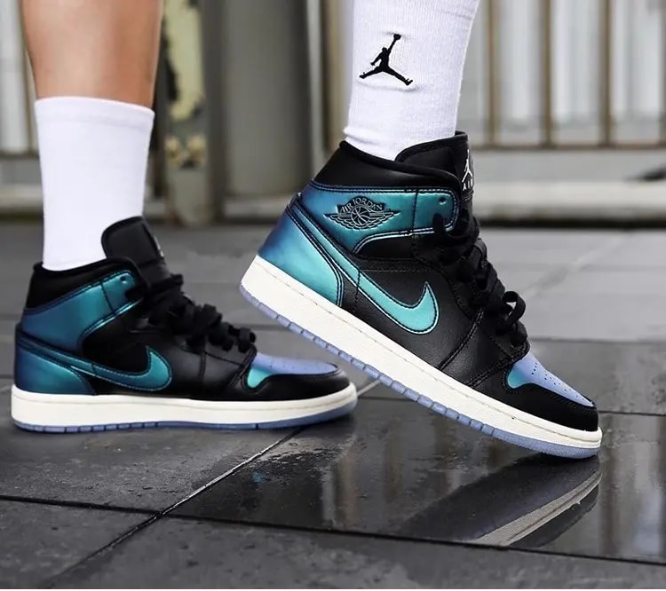 Giày Nike Wmns Air Jordan 1 Mid 'Metallic Turquoise' BQ6472-009 — ảnh 2