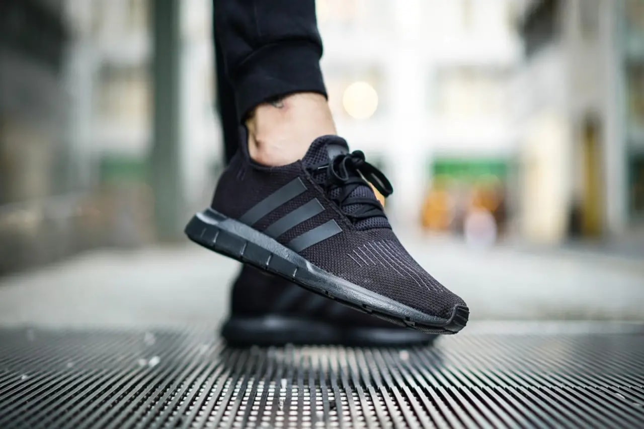 Giày Adidas Swift Run Triple Black CG6268 — ảnh 4