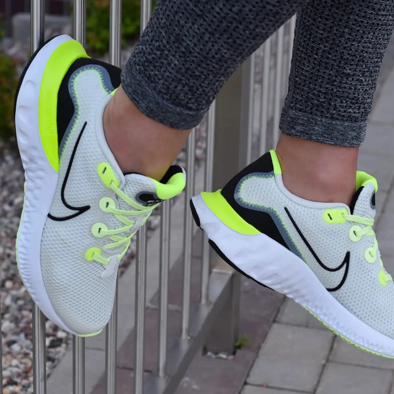Giày Nike Renew Run Spruce Aura GS CT1430-003 — ảnh 5