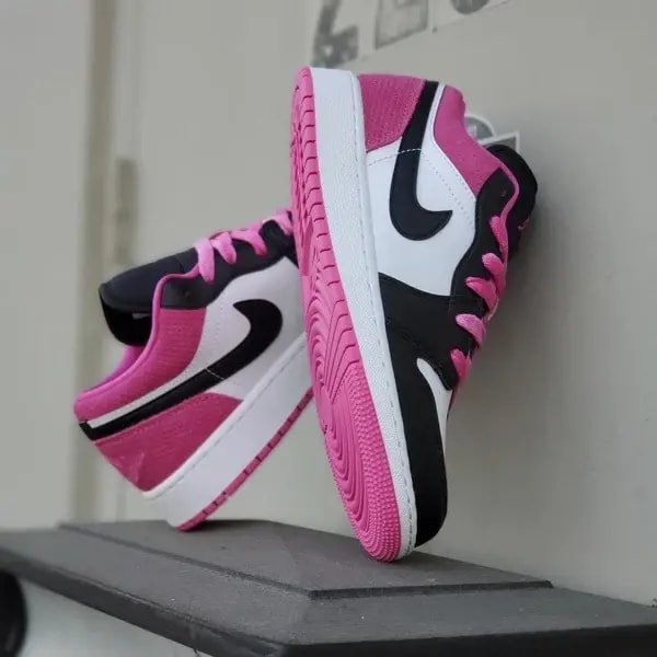 Giày Nike Air Jordan 1 Low GS 'Black Active Fuchsia' CT1564-005 — ảnh 5