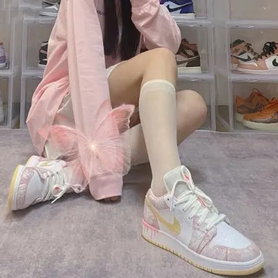 Giày Nike Air Jordan 1 Low GS 'Strawberry Ice Cream' CW7104-601 — ảnh 3