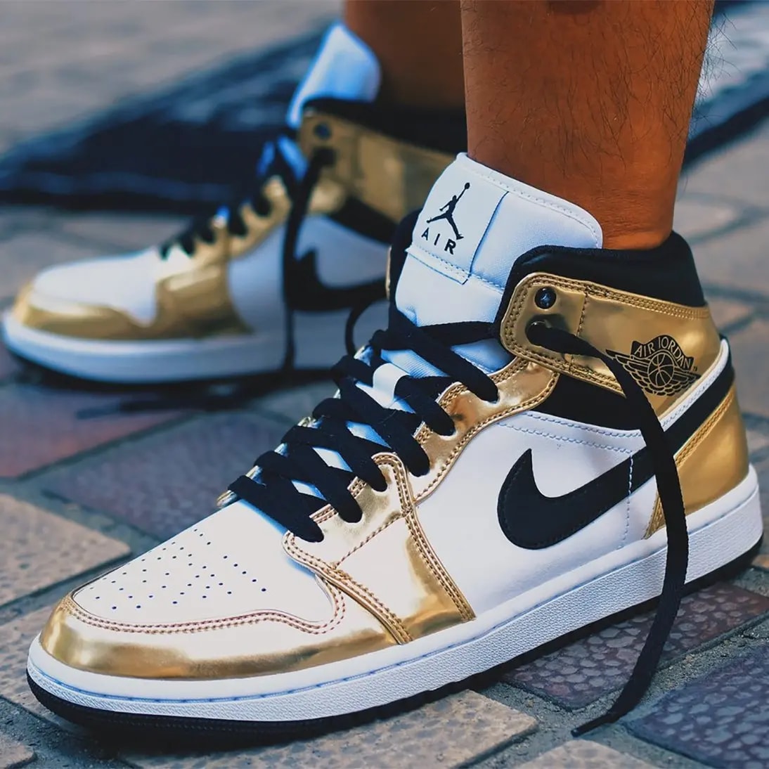 Giày Nike Air Jordan 1 Mid SE GS 'Metallic Gold' DC1420-700 — ảnh 4