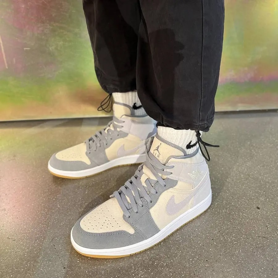Giày Nike Air Jordan 1 Mid 'Coconut Milk Particle Grey' DN4281-100 — ảnh 4