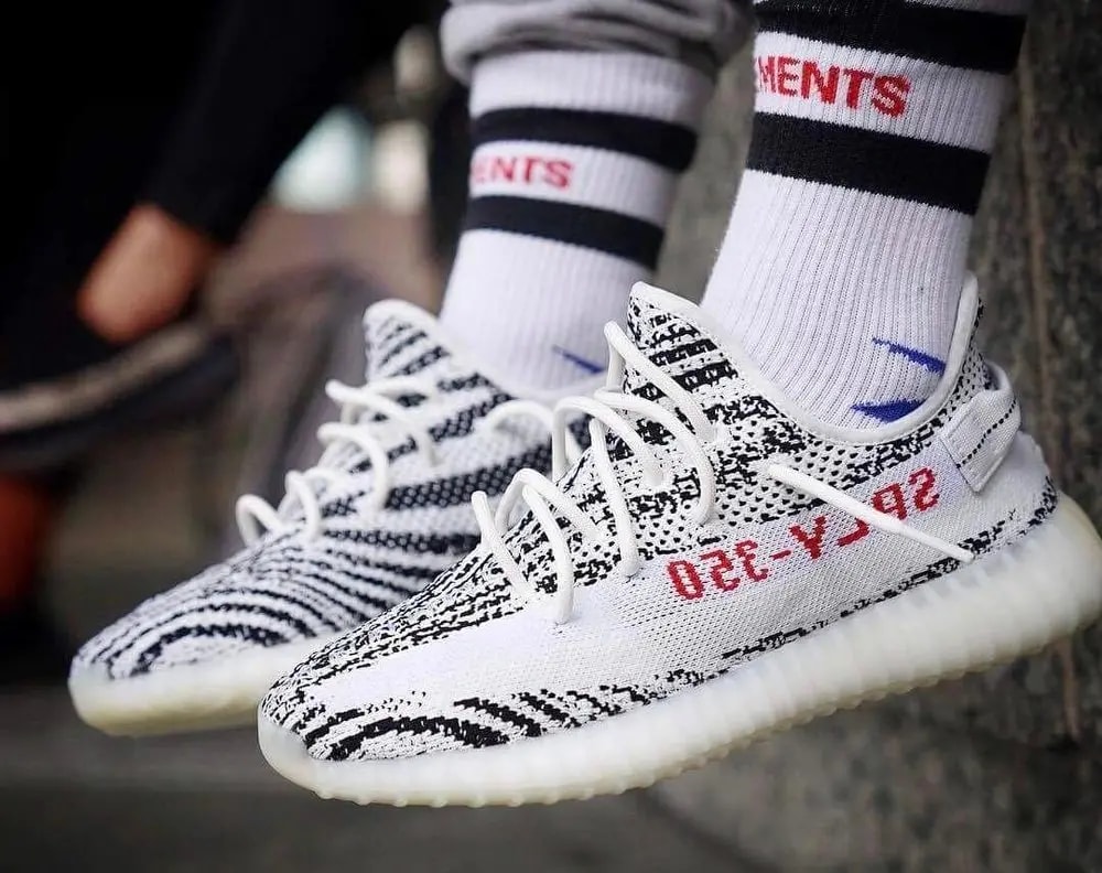 Giày Adidas Yeezy Boost 350 V2 Zebra CP9654 — ảnh 3
