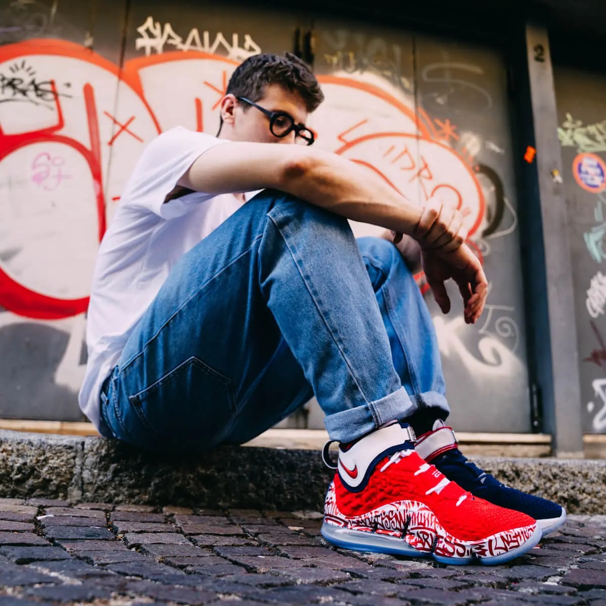 Giày Nike LeBron 17 'LeBron 4 Red Graffiti' CT6047-600 — ảnh 2