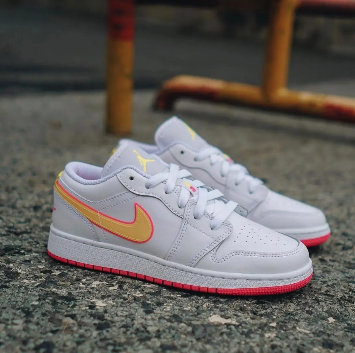 Giày Nike Air Jordan 1 Low GS 'Edge Glow' CV4610-100 — ảnh 5