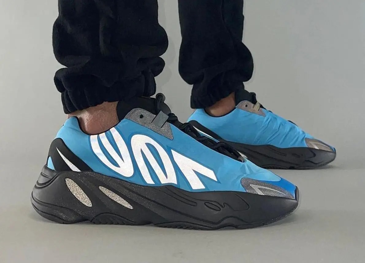 Giày Adidas Yeezy Boost 700 MNVN 'Bright Cyan' GZ3079 — ảnh 4