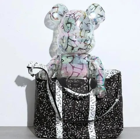Mô Hình Bearbrick x Jimmy Choo x Eric Haze Curated By: Piggy Light Up — ảnh 4