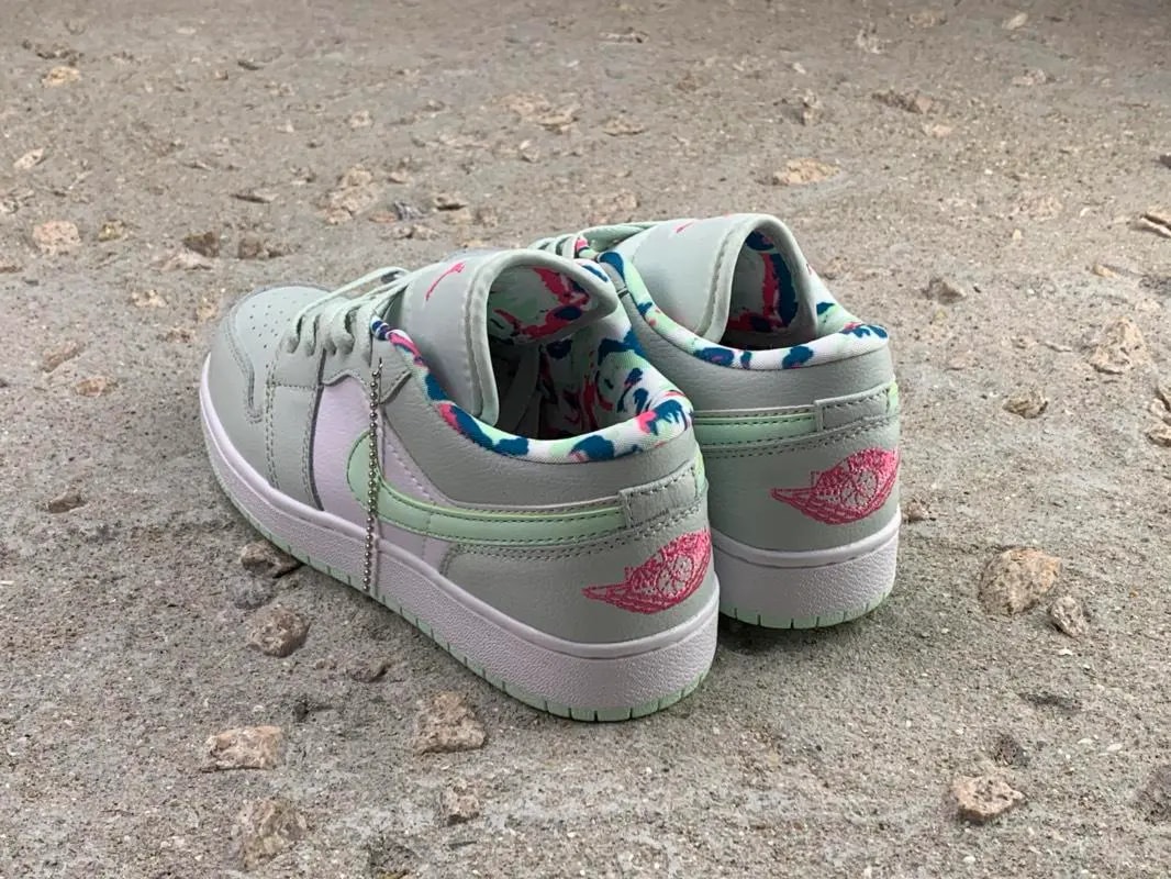 Giày Nike Air Jordan 1 Low GS 'Barely Grey Spruce' 554723-051 — ảnh 4
