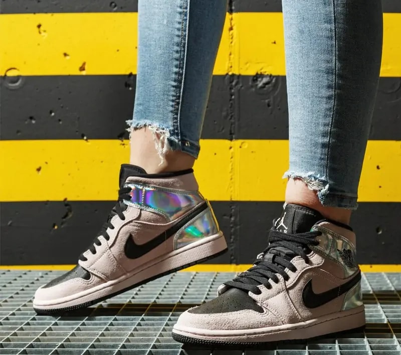 Giày Nike Wmns Air Jordan 1 Mid 'Iridescent' BQ6472-602 — ảnh 2