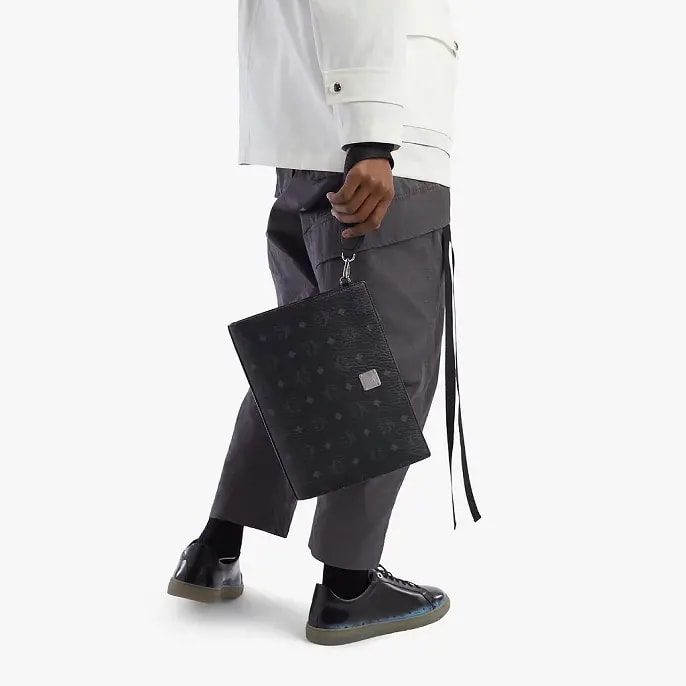 Túi MCM Standing Wristlet Zip Pouch in Visetos Original MXZBSVI14BK001 — ảnh 3