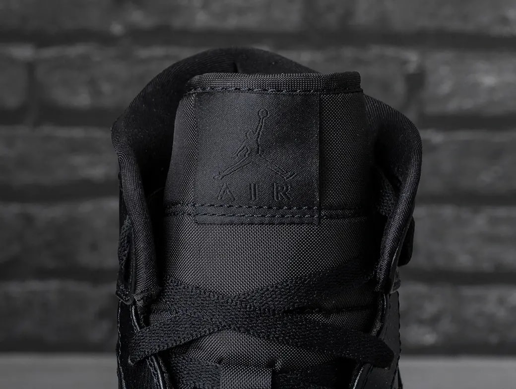 Giày Nike Air Jordan 1 Mid 'Triple Black' 554724-090 — ảnh 5