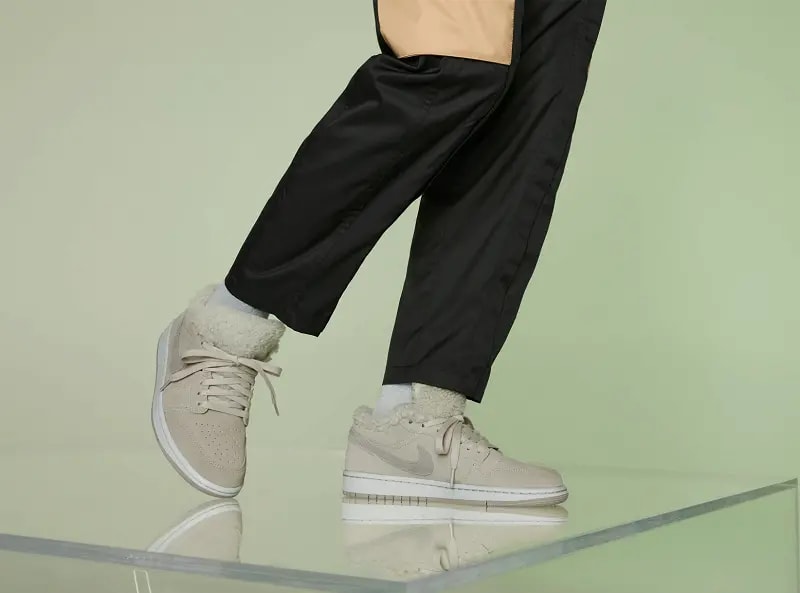 Giày Nike Wmns Air Jordan 1 Low 'Sherpa Fleece' DO0750-002 — — ảnh 5