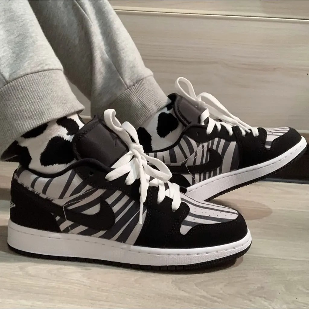 Giày Nike Air Jordan 1 Low GS 'Zebra' 553560-057 — ảnh 2