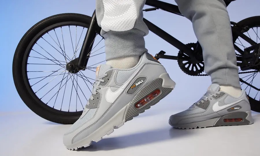 Giày Nike Air Max 90 'Wolf Grey Kumquat' DR0145-001 — ảnh 2
