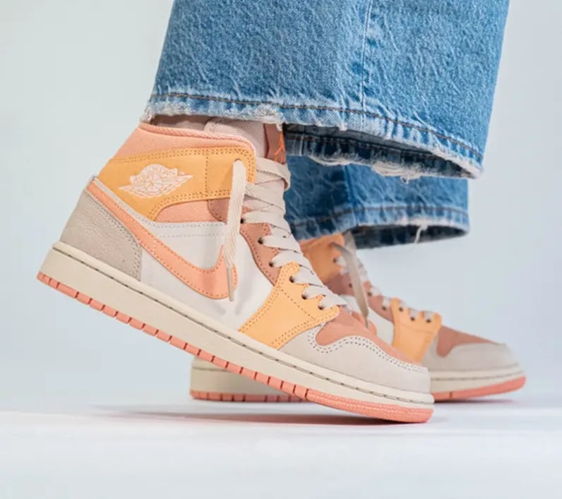 Giày Nike Wmns Air Jordan 1 Mid 'Apricot' DH4270-800 — — ảnh 3