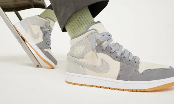 Giày Nike Air Jordan 1 Mid 'Coconut Milk Particle Grey' DN4281-100 — ảnh 5