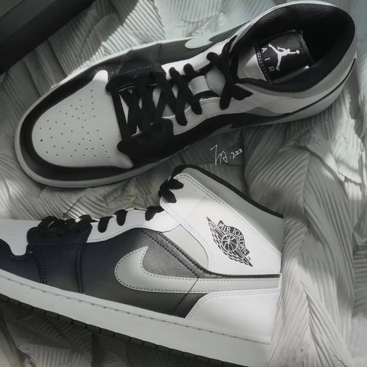 Giày Nike Air Jordan 1 Mid 'White Shadow' 554724-073 — ảnh 5